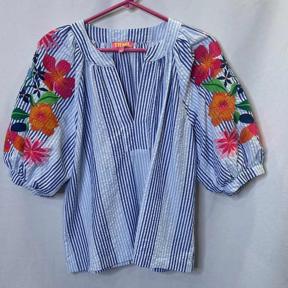 THML Remy puffed sleeve top in blue/white seersucker top. Size M - Picture 2 of 5
